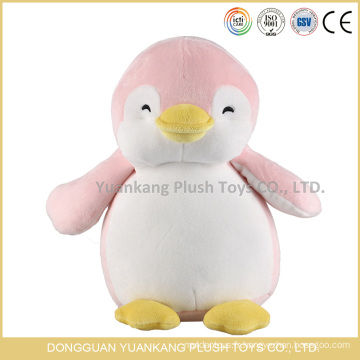 Joli jouet en peluche de pingouin rose